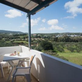 Contaratos Holiday Lettings 3，Livadi的飯店