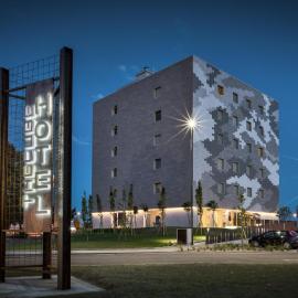 Hotel The Cube, ξενοδοχείο σε Fidenza