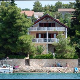 Apartments Agrijan, hotel in Maslenica