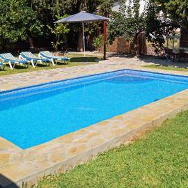Casa Rural Los Cipreses, hotel in Benaoján