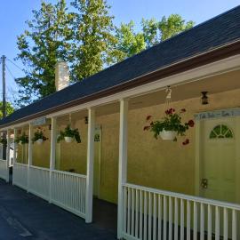 Beachcomber Inn: Conesus şehrinde bir otel