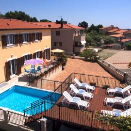 Villa Pineta, hotel in Fažana