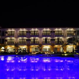 Hotel Oazis, хотел в Бутуан