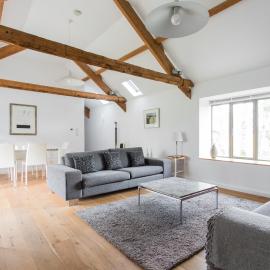 Owl Barn at Penygaer Great views of Brecon Beacons、ランダバリーのホテル