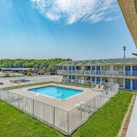 Motel 6 Kansas City, MO - Airport,堪薩斯城的飯店