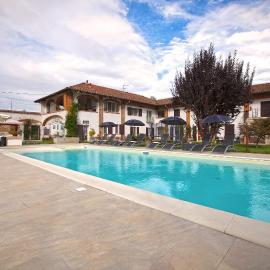 Cascina Belvedere، فندق في Quargnento