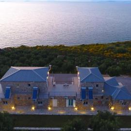 Aqua Terra، فندق في Spárton