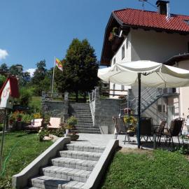 Fewo Lenz Ferienwohnung beim Pressegger See, Hotel in Hermagor