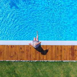 Iro Suites, hotell i Andros
