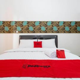 RedDoorz Plus @ Boulevard Residence BSD
