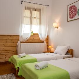 Kurpiowska Kraina, hotel a Wydmusy