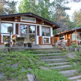 Hirsimökki ja makuuaitta, hotel en Karijoki