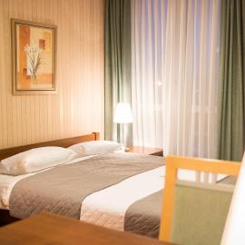 L'ascada: Śrem şehrinde bir otel