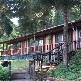 Crater Lake Gateway-Rocky Point Resort, hótel í Klamath Falls