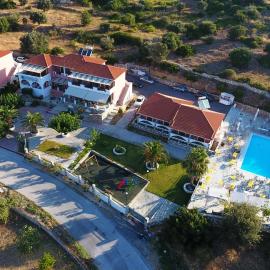 Saint George's Hotel, hotel u gradu Nea Stira