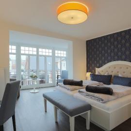 Hotel Strandvilla Janine, מלון בבורקום