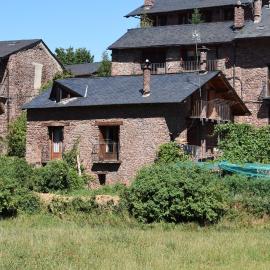 Ca L'Emili, hotel in Llagunes