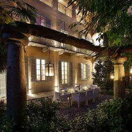 Palazzo dei Leoni, hotel u gradu Ameno