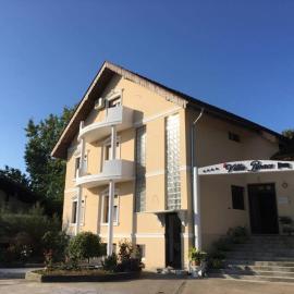 Viesnīca B&B Villa Pipacs pilsētā Feketić