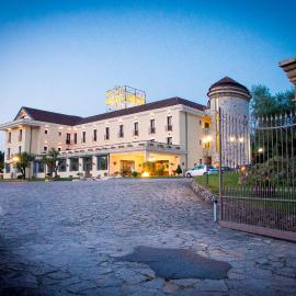 Bel Sito Hotel Due Torri, hotel v destinaci Manocalzati