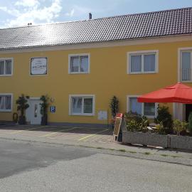 Pension Haus Nova, hotel in Wiener Neustadt