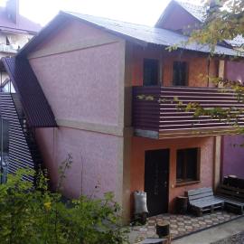 Cottage 5، فندق في كارباتي