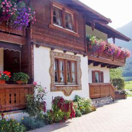 Ferienwohnungen mit Bergblick, hotel in Inzell