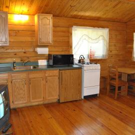 Robin Hill Camping Resort One-Bedroom Cottage 8, hotel en Lenhartsville