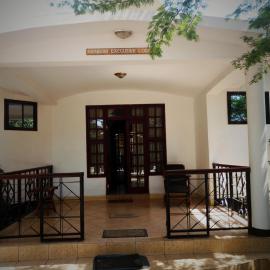 Rainbow Executive Lodge, hotel i Boma la Ngombe