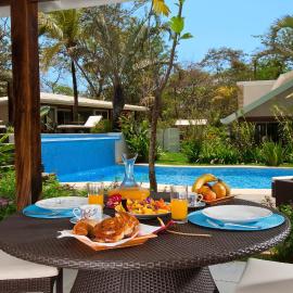 The Breeze Hotel & Villas
