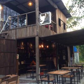The Shadow House & Bar, ξενοδοχείο σε Ko Phayam