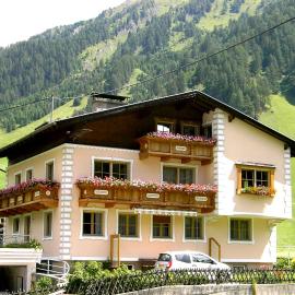 Haus Staud, hotel u gradu Schmirn