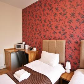 Central Studios Gloucester Place by Roomsbooked、チェルトナムのホテル