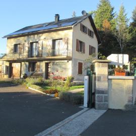 La cle des champs, hotel v destinaci Murol