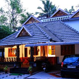 Mom&Pop Thyparambil Heritage, hotel in Alleppey