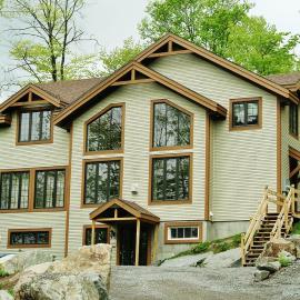 Chalets Alpins - 40 Chemin des Skieurs, hotel in Stoneham