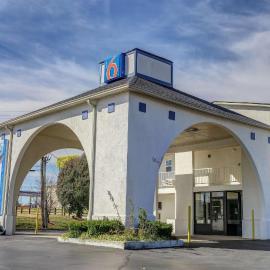 Viesnīca Motel 6-Dickson, TN pilsētā Diksona