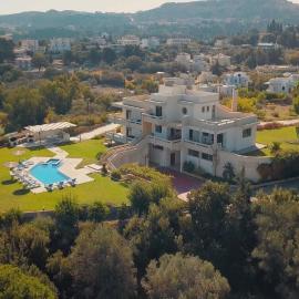 Villa Artemis, hôtel à Koskinou