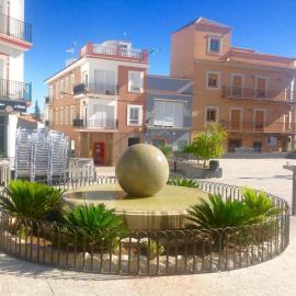A.T. La Plaza, hotel Calamontéban