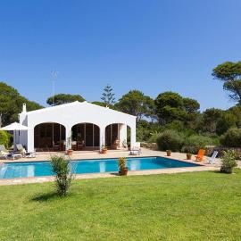 Casa con jardín y piscina - MORELL ONZE, hotel in Cala Morell