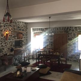 Stephania's Stone House, Hotel in Karyes