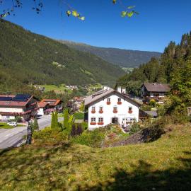 Apartments HAUS SCHÖN - Preise inclusive Pitztal Sommer Card, hotel i Jerzens