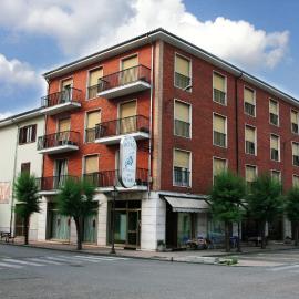 hotel ristorante vittoria, hotel sa Santhià
