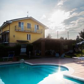 Quick Home Garden Apt, hotel en Alice Castello