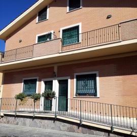 B&B Ciampino، فندق في شيامبينو