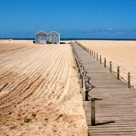 NEW APT center 1 min walk beach/river/casino!!!, hotel in Figueira da Foz