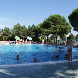Appartamenti Valbella - with POOL, hotel u Bibioneu