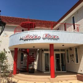 Petit Hotel Blanc Fleur, viešbutis mieste Nakafurano