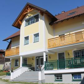 Appartment Stroblhof, hotel in Aich