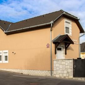 GÁRDI APARTMAN, hotel u gradu Seksard